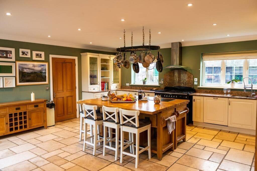 Langford Farmhouse - New Forest National Park Luxury 4Bd, Hot Tub, Cinema, 10 Acres Bartley Extérieur photo