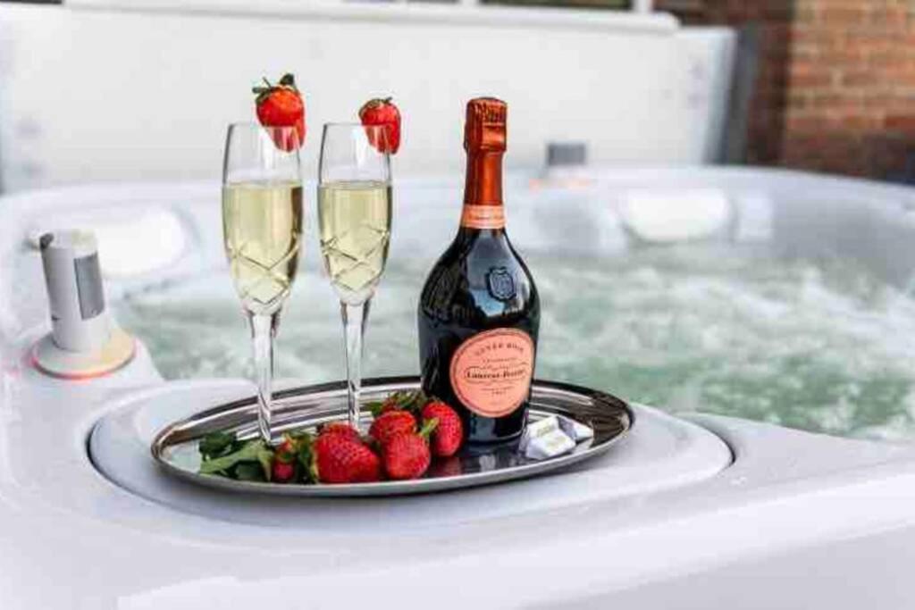 Langford Farmhouse - New Forest National Park Luxury 4Bd, Hot Tub, Cinema, 10 Acres Bartley Extérieur photo